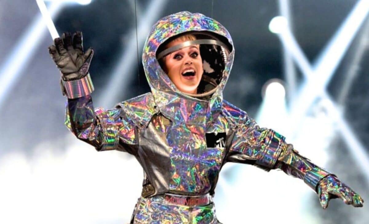Katy Perry and All-Female Crew Make History on Blue Origin Spaceflight 1 katy perry